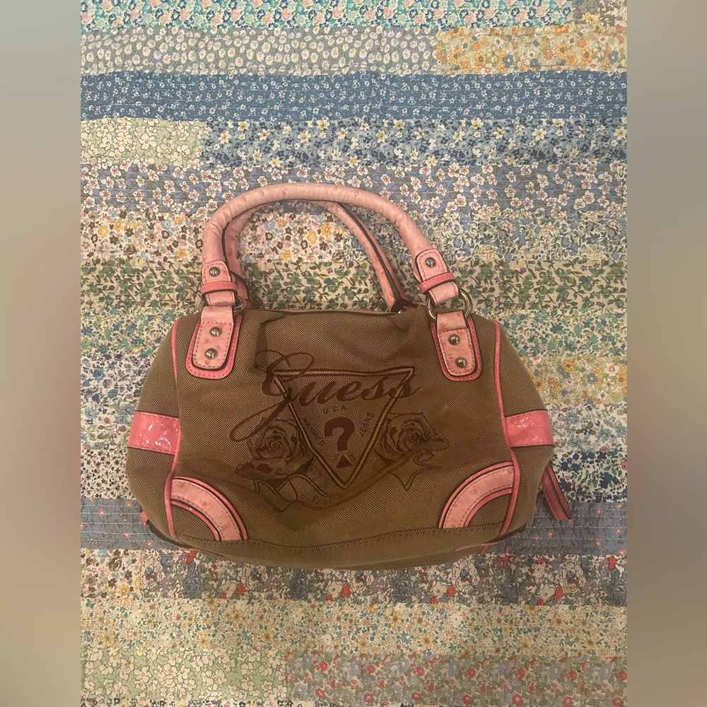 2000’s Guess Purse - Missing One Zipper Pull